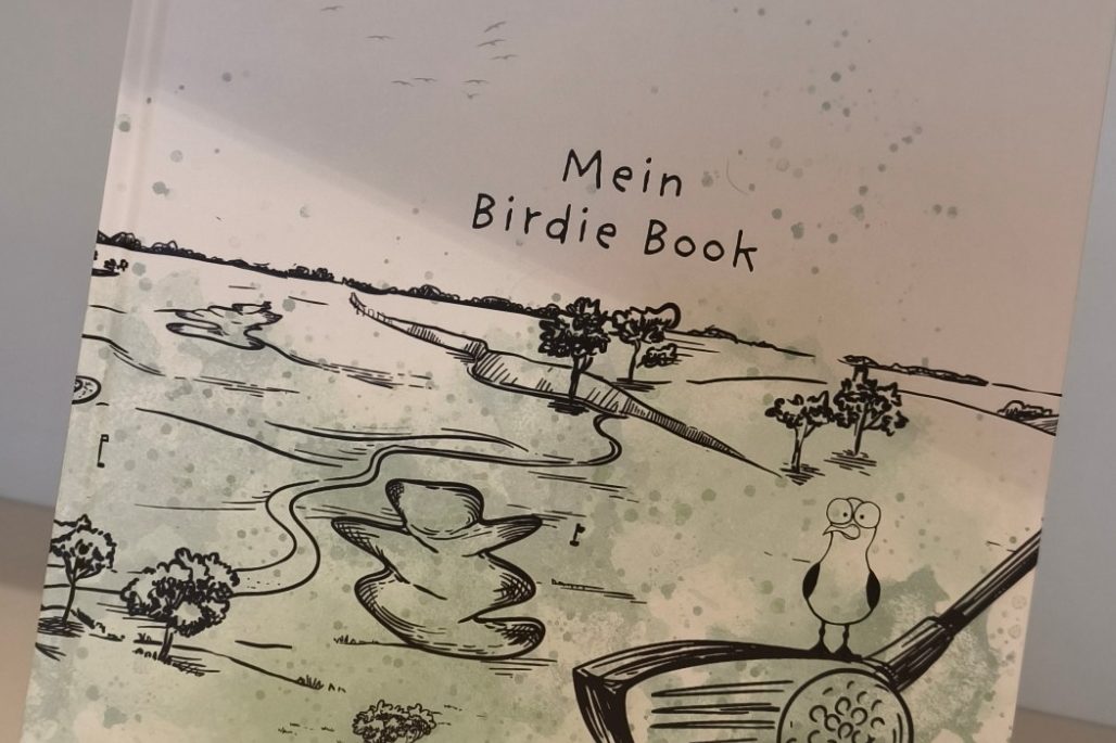 Cover eines Buches mit dem Titel "Mein Birdie Book" und skizzenhaften Vogelillustrationen.