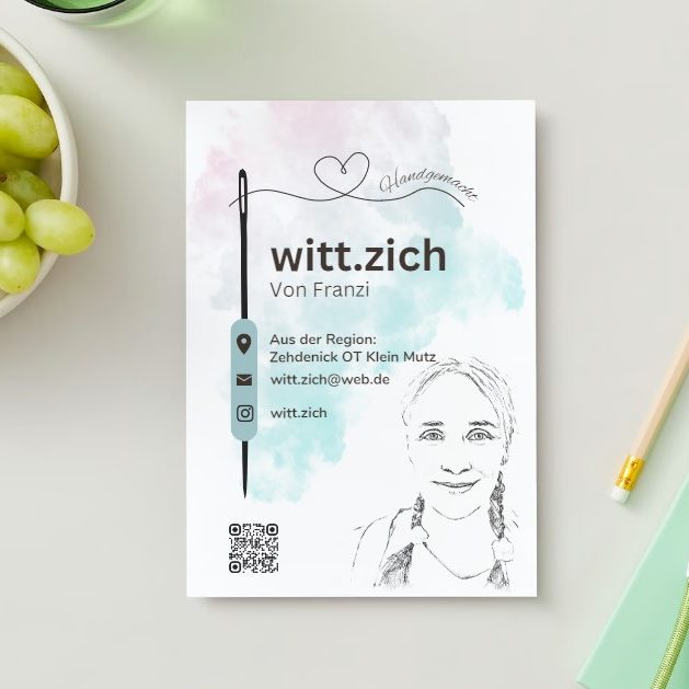 Bild eines Flyer auf dem Tisch von witt.zich mit den Kontaktdaten